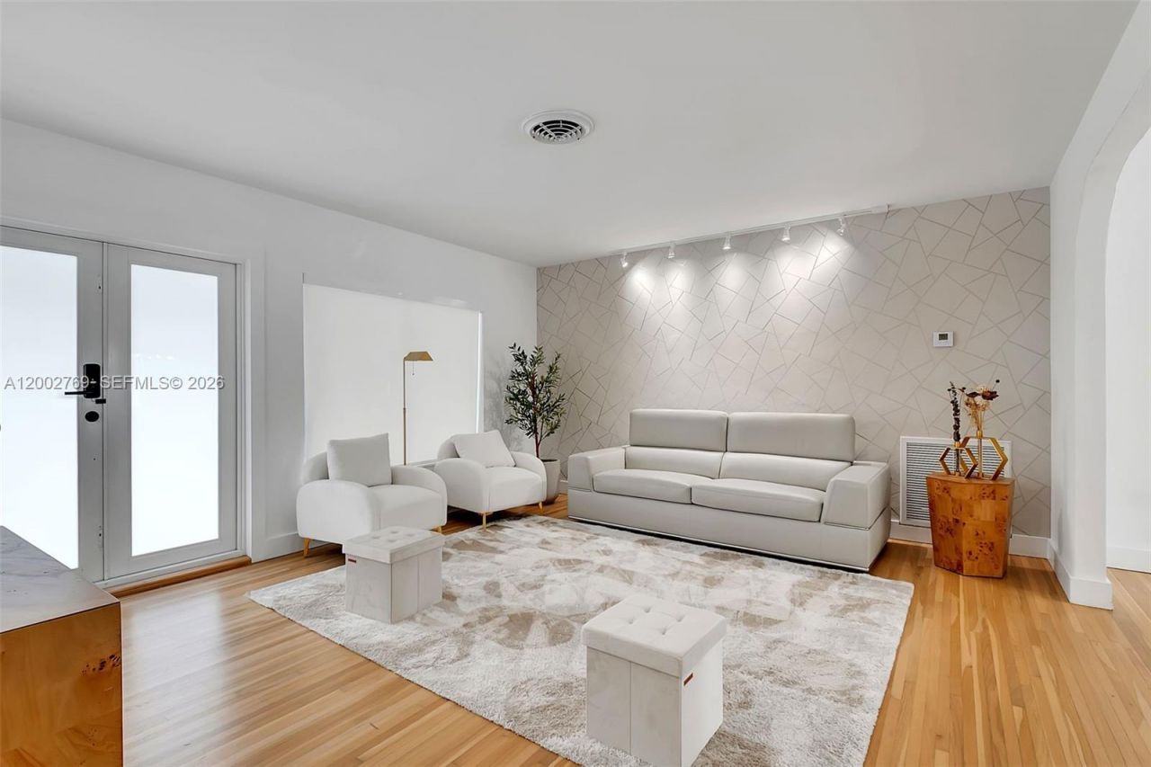 301 SW 30th Ct, Miami, FL 33135 Photo