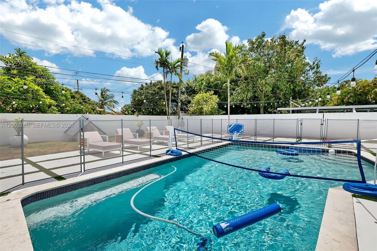 301 SW 30th Ct, Miami, FL 33135 Photo