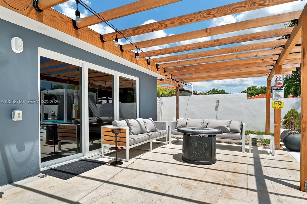 301 SW 30th Ct, Miami, FL 33135 Photo