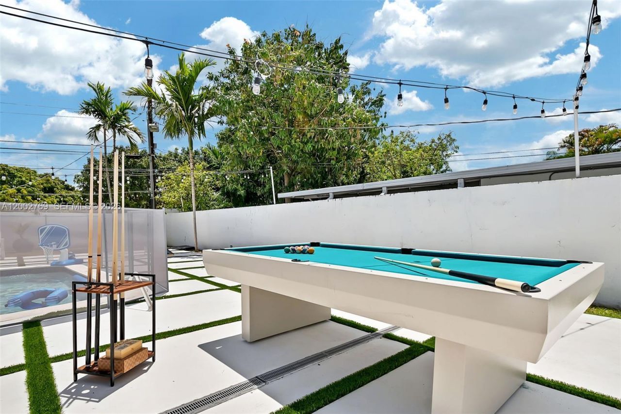 301 SW 30th Ct, Miami, FL 33135 Photo