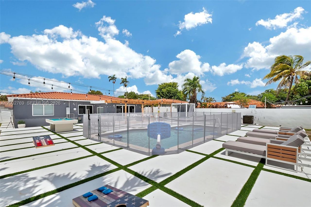 301 SW 30th Ct, Miami, FL 33135 Photo