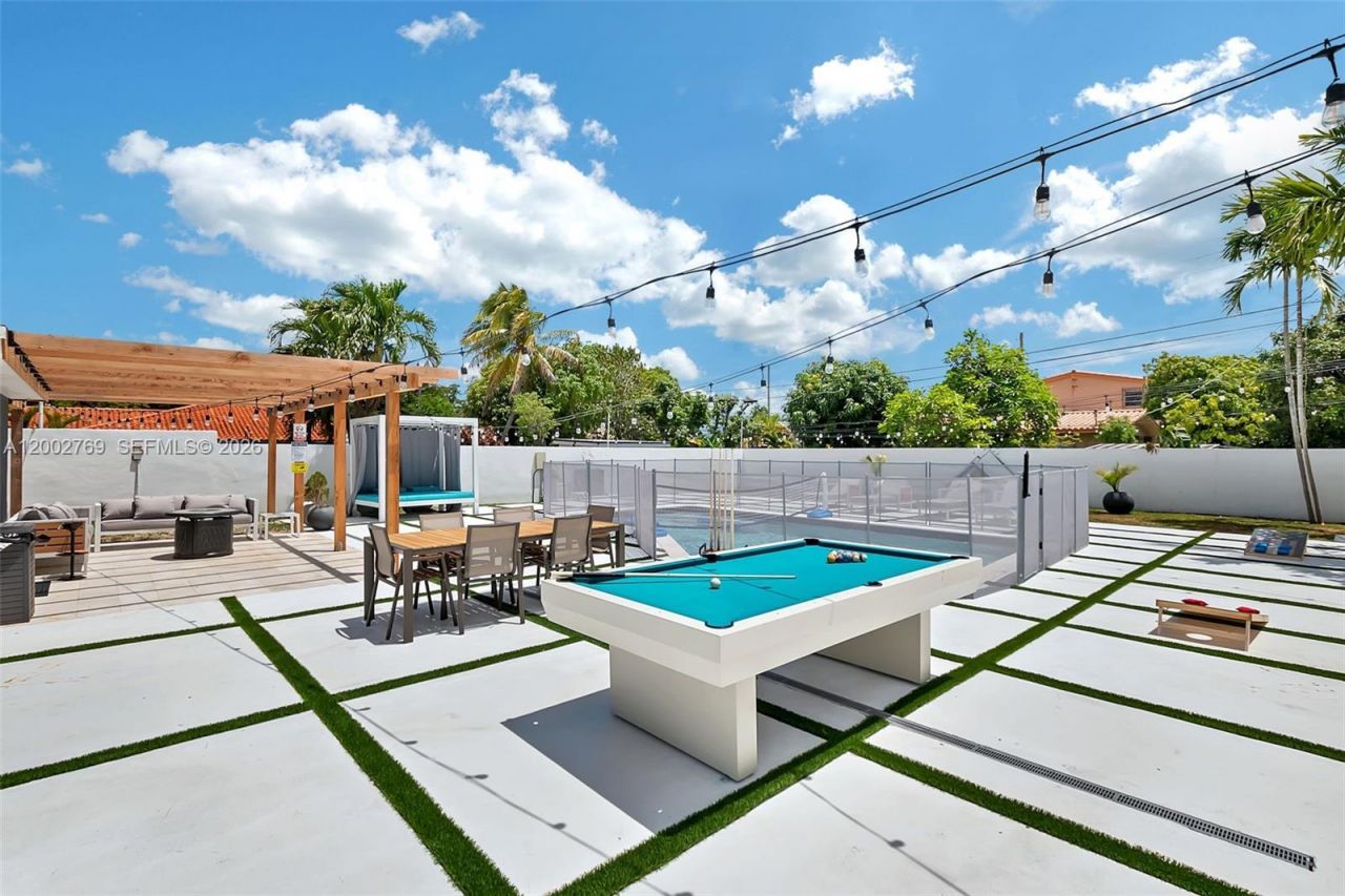 301 SW 30th Ct, Miami, FL 33135 Photo