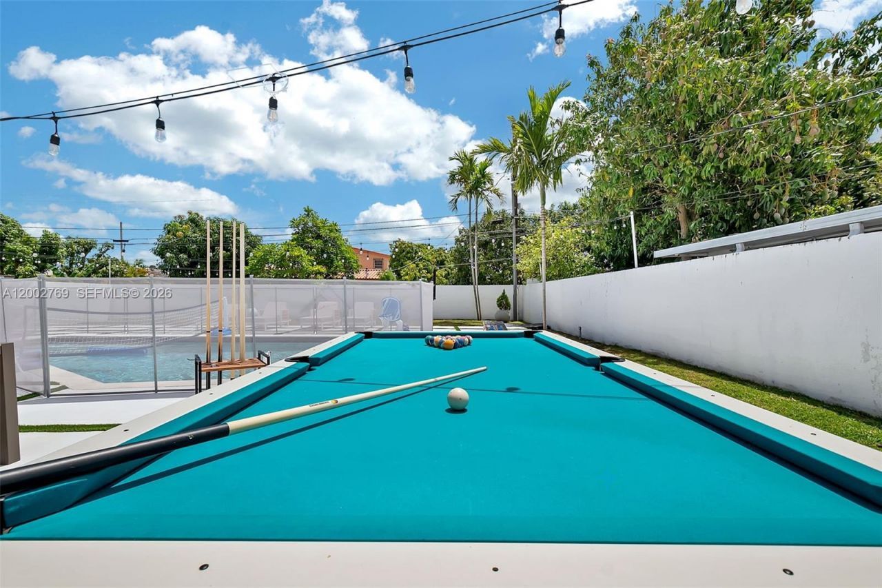 301 SW 30th Ct, Miami, FL 33135 Photo