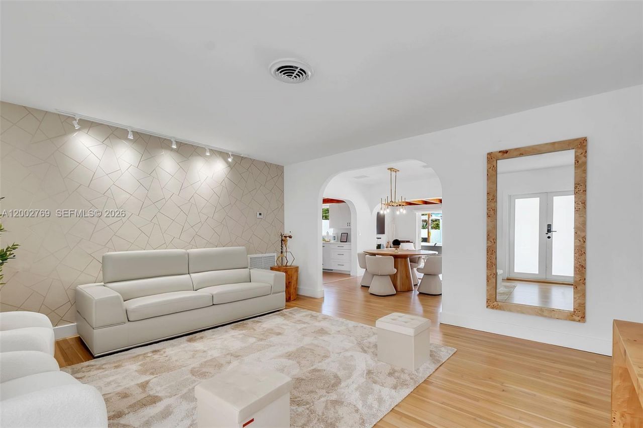 301 SW 30th Ct, Miami, FL 33135 Photo