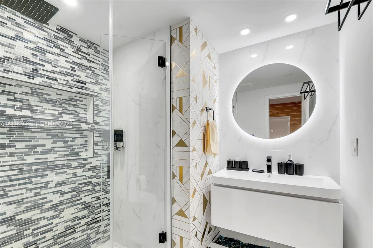 301 SW 30th Ct, Miami, FL 33135 Photo