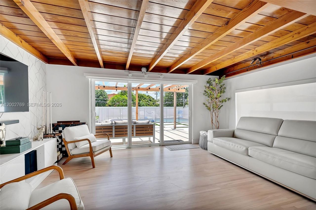 301 SW 30th Ct, Miami, FL 33135 Photo