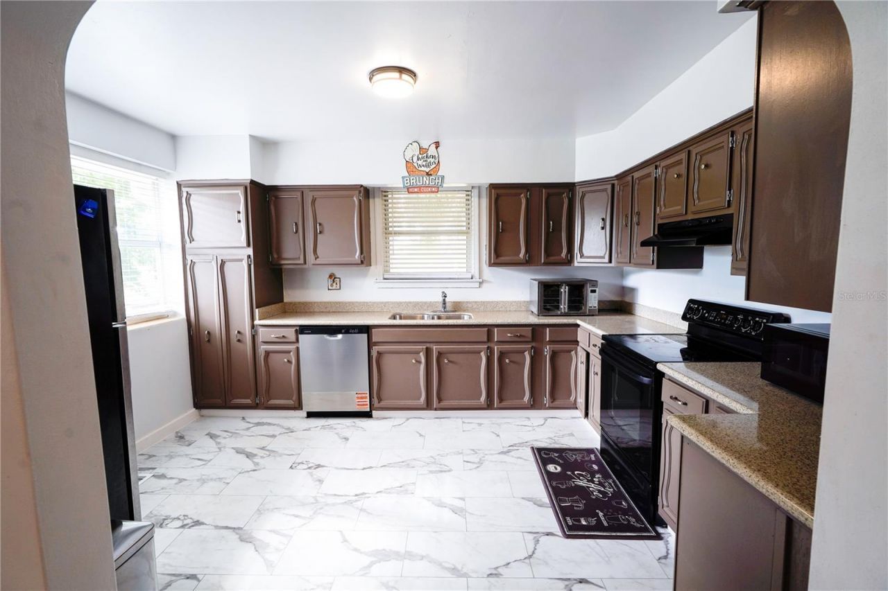 1208 N Halifax Avenue, Daytona Beach, FL 32118 Photo