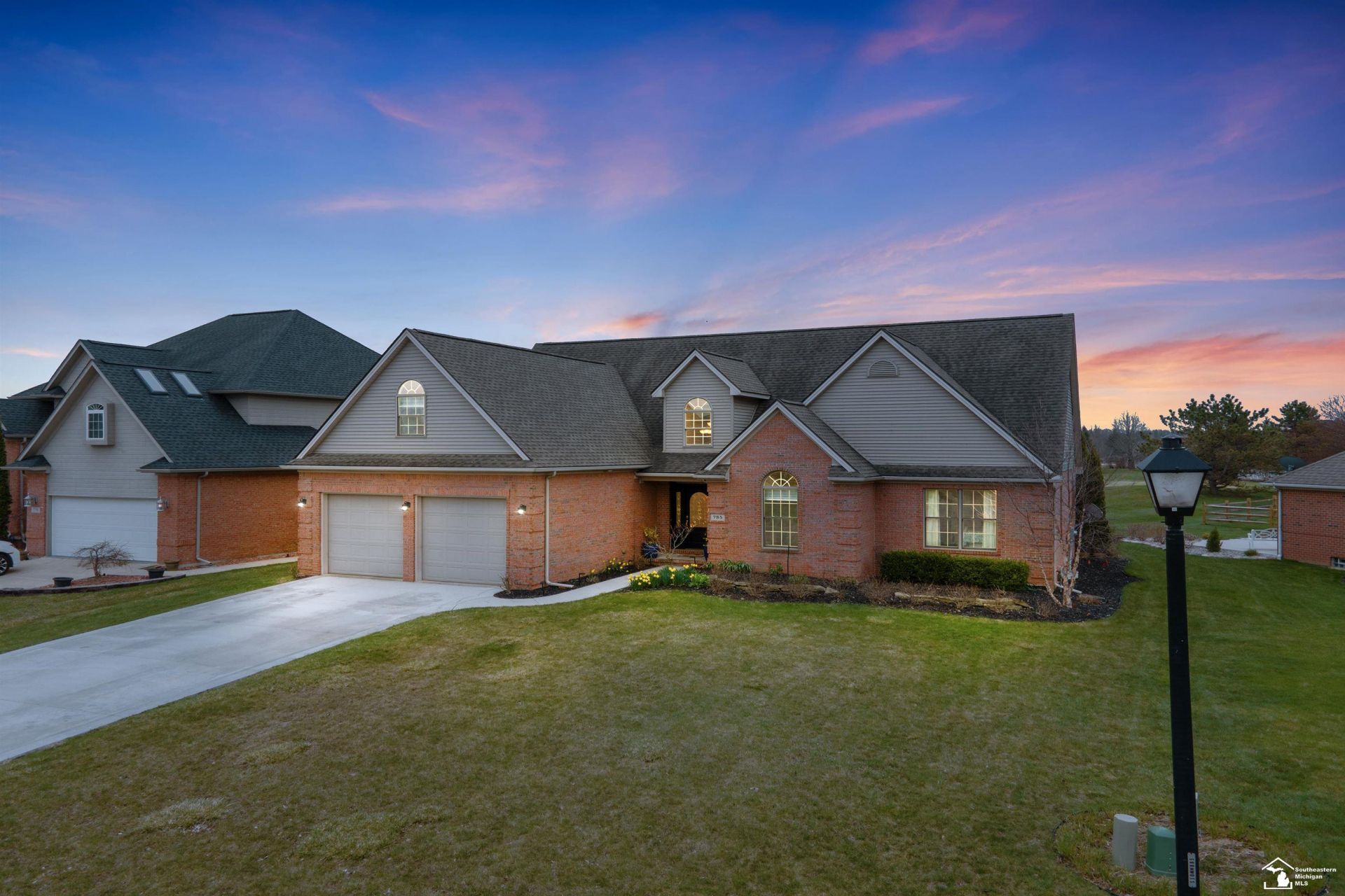 785 Saint James Park Avenue, Monroe, MI 48161 Main Photo