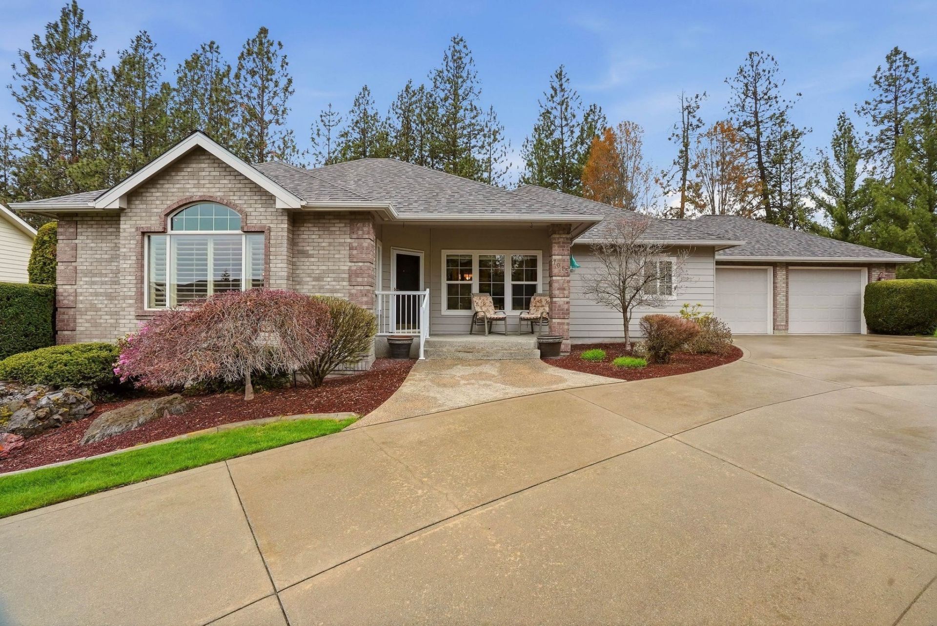 7015 N East Bluff Ct, Spokane, WA 99208 Main Photo