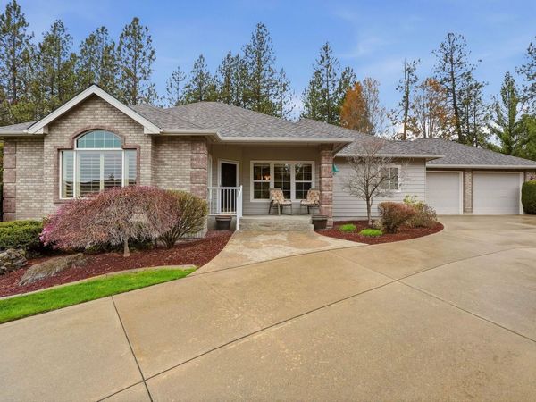 7015 N East Bluff Ct, Spokane, WA 99208