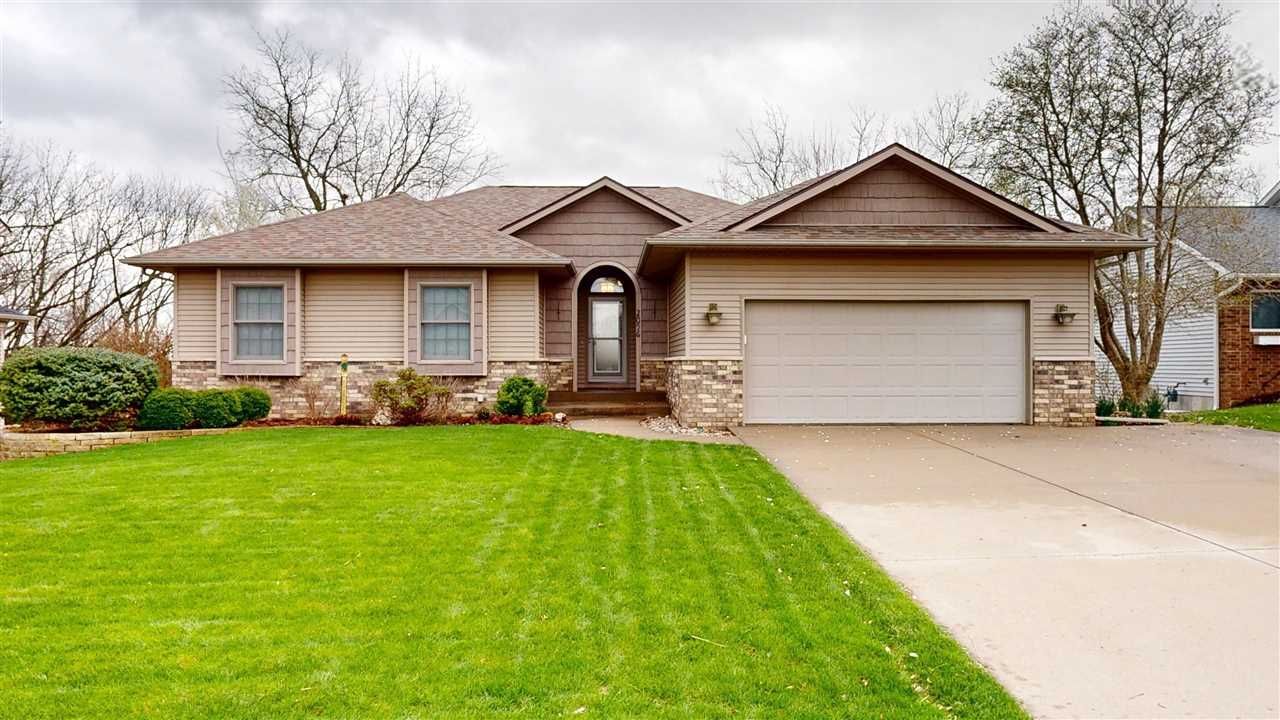 2096 Glen Oaks Dr, Coralville, IA 52241 Main Photo