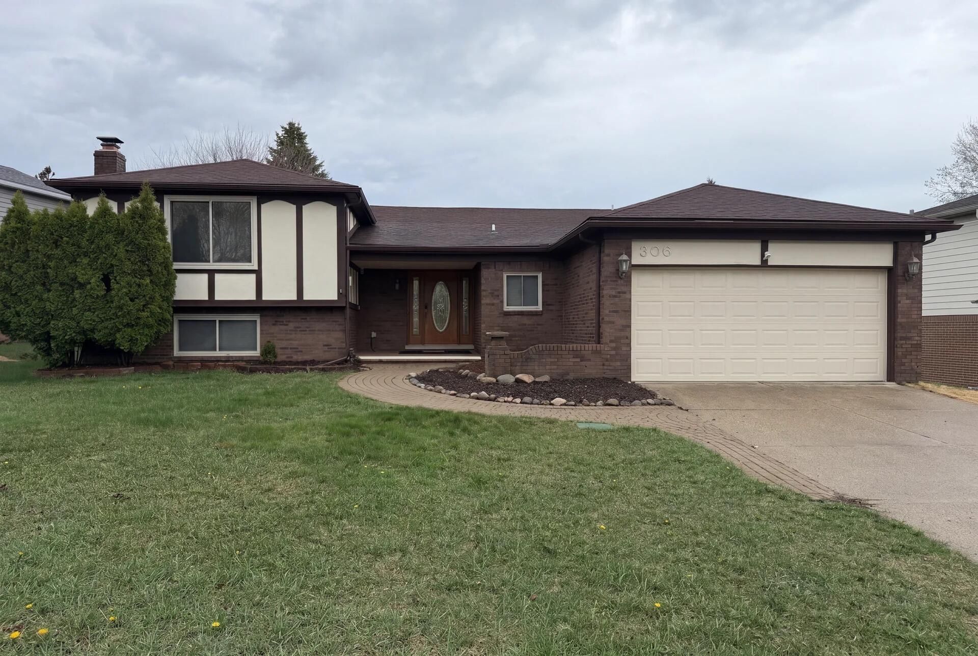 306 Antoinette Drive, Rochester Hills, MI 48309 Main Photo
