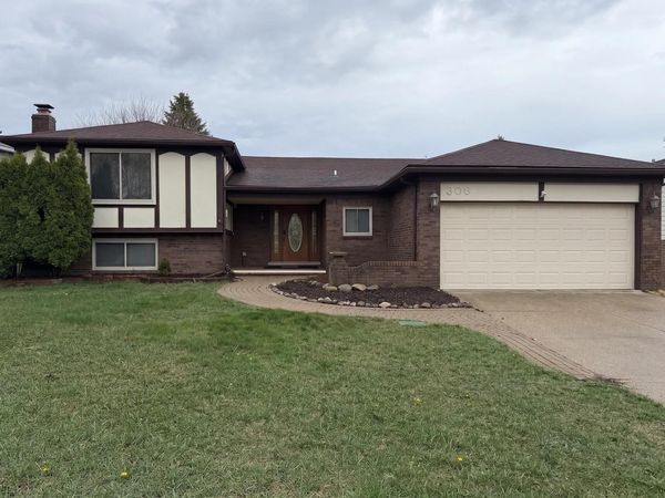 306 Antoinette Drive, Rochester Hills, MI 48309