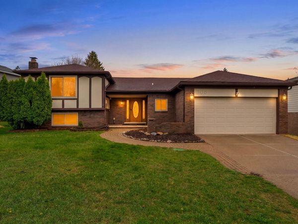 306 Antoinette Drive, Rochester Hills, MI 48309