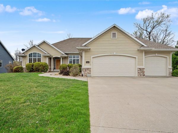 3241 Cedar River Court NE, Cedar Rapids, IA 52411