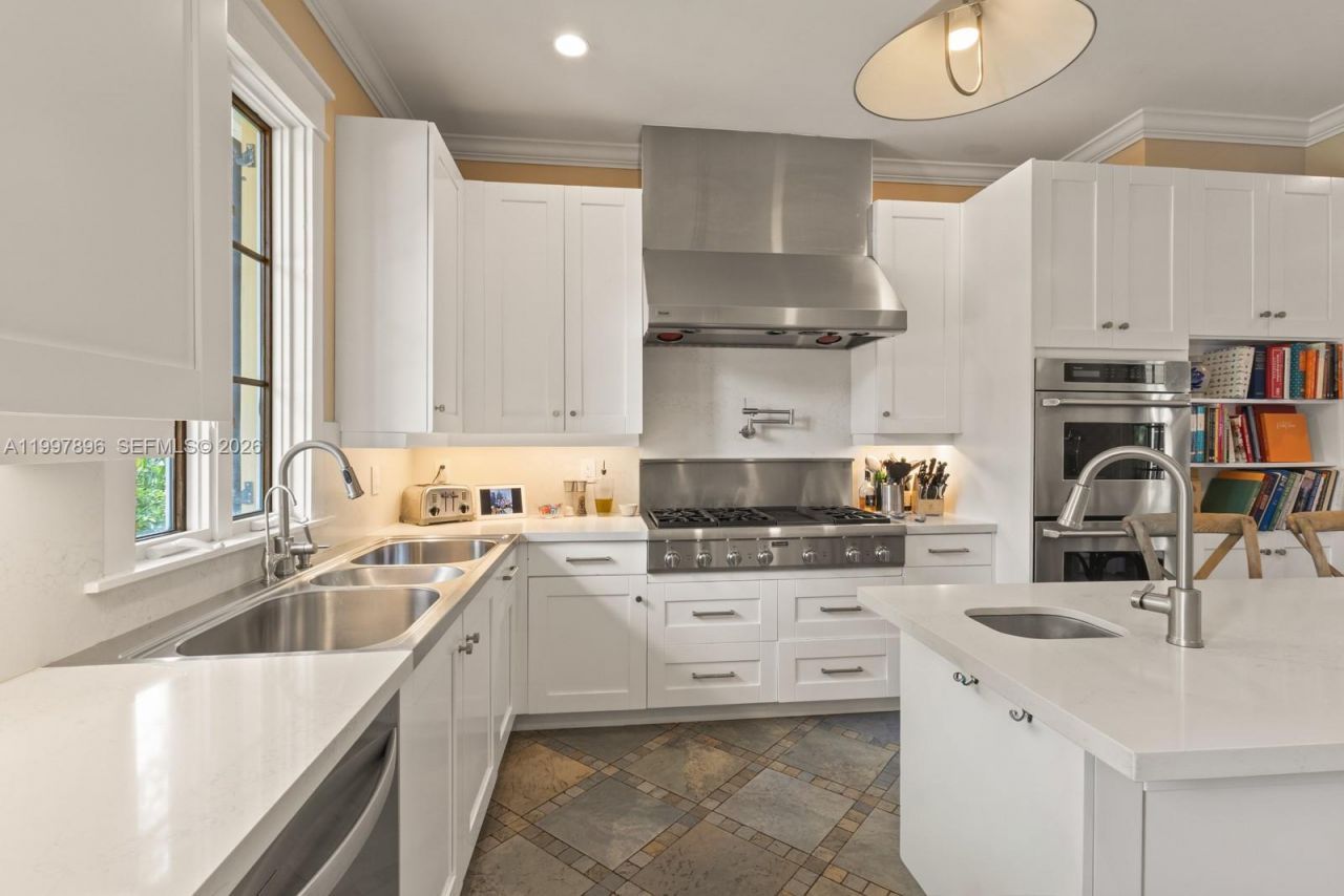 685 Harbor Ln, Key Biscayne, FL 33149 Photo