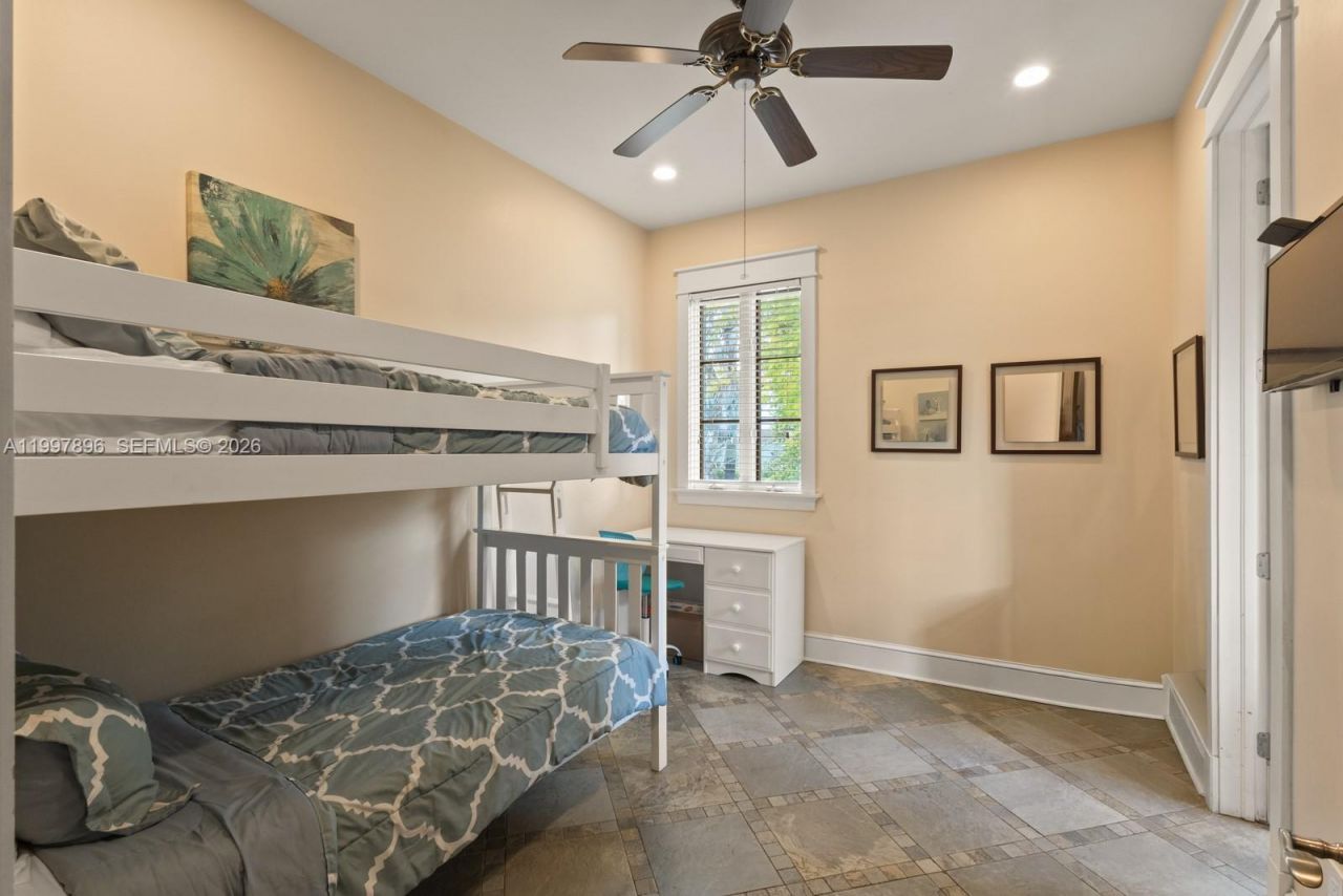 685 Harbor Ln, Key Biscayne, FL 33149 Photo