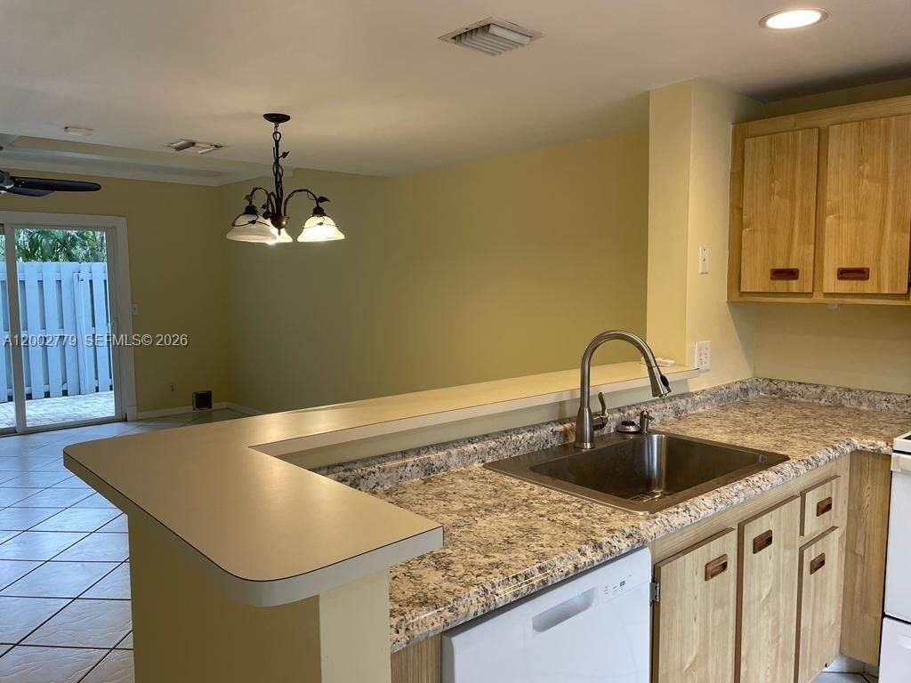 81 SW 3rd St, Unit 81, Pompano Beach, FL 33060 Photo
