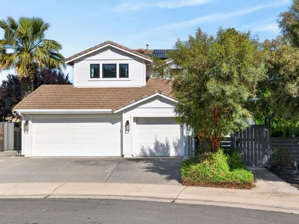 14 Hiller Ct, Woodland, CA 95776