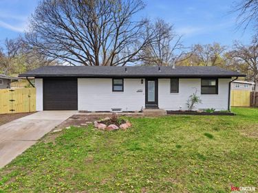 6120 Randolph Street , Lincoln, NE 68510