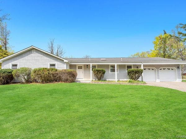 5 Julia Circle , East Setauket, NY 11733