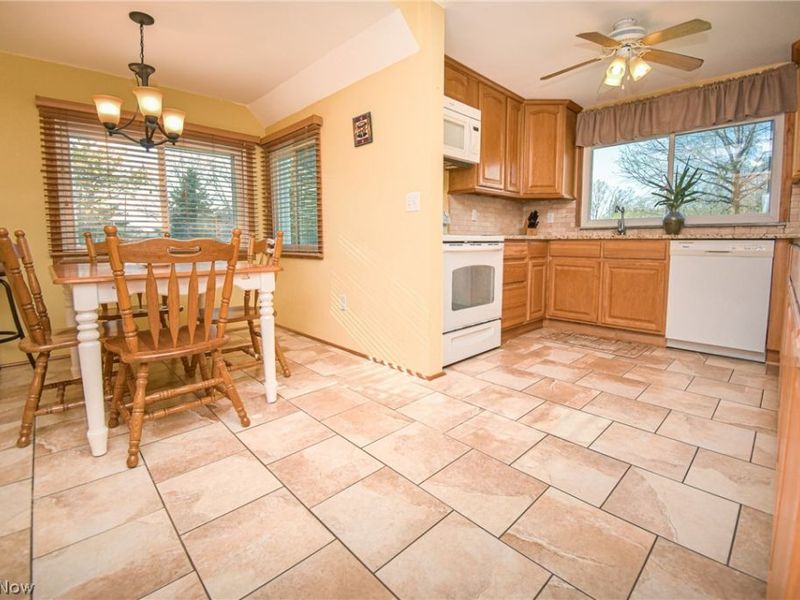 26988 Cook Road, Olmsted Township, OH 44138 Photo 10