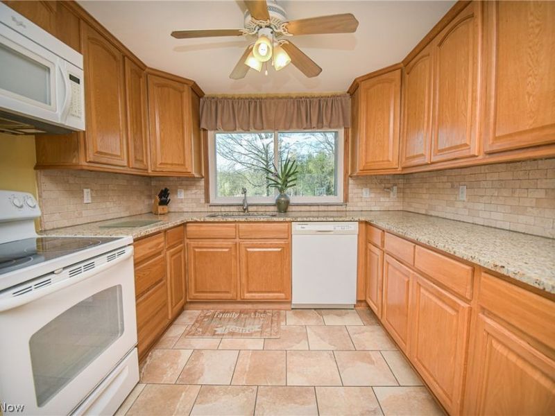 26988 Cook Road, Olmsted Township, OH 44138 Photo 12