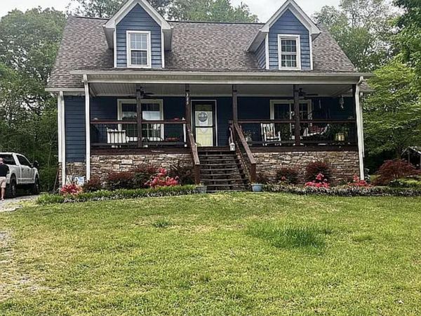 225 E Massachusetts Ave, Whitwell, TN 37397