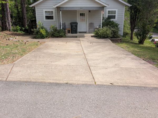 211 Central High St , Dickson, TN 37055