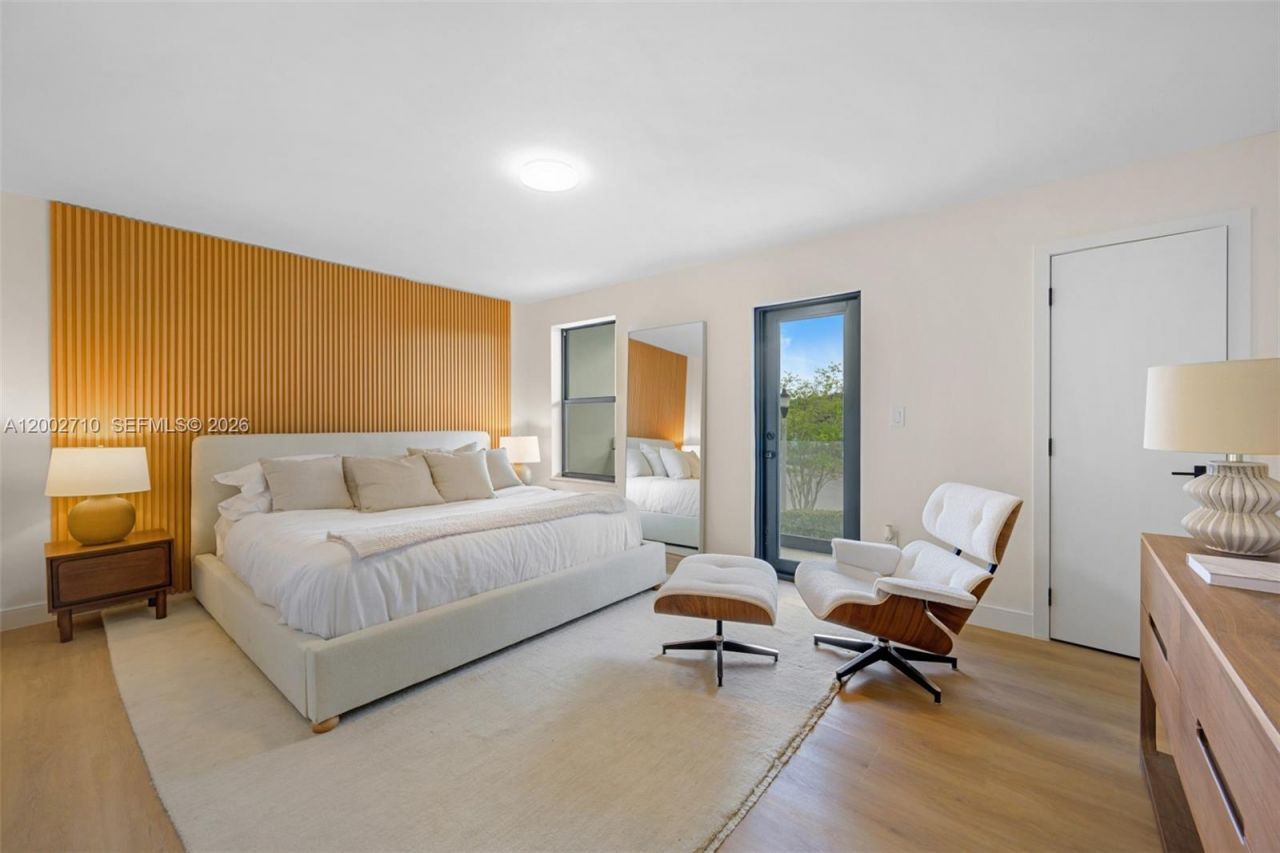 7996 Crespi Blvd, Miami Beach, FL 33141 Photo