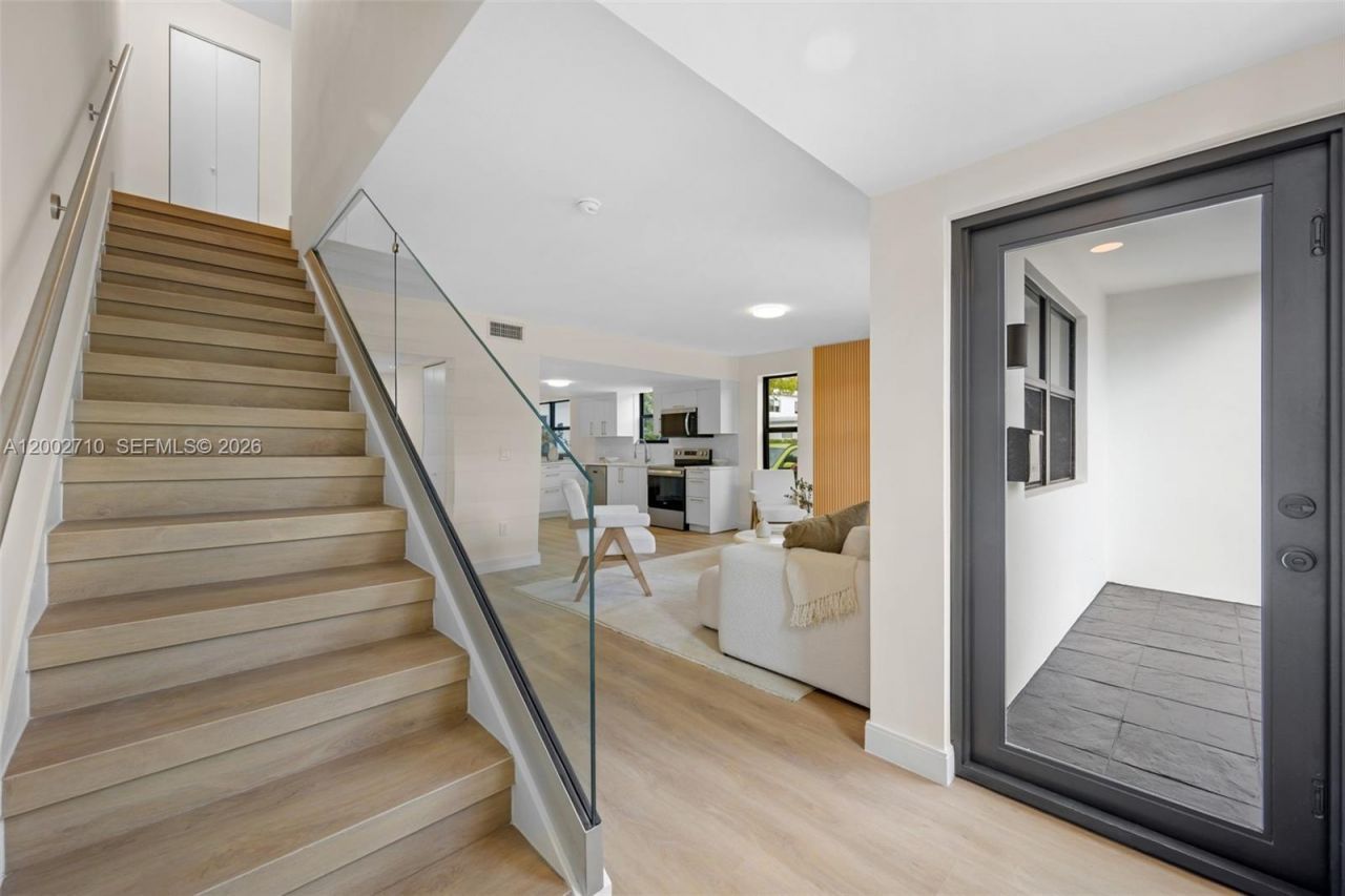 7996 Crespi Blvd, Miami Beach, FL 33141 Photo