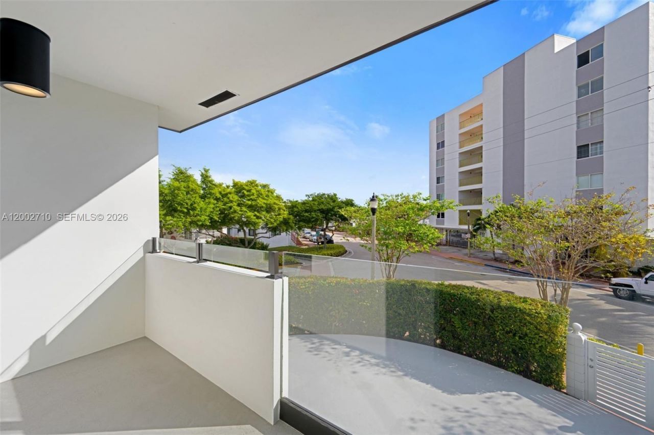 7996 Crespi Blvd, Miami Beach, FL 33141 Photo