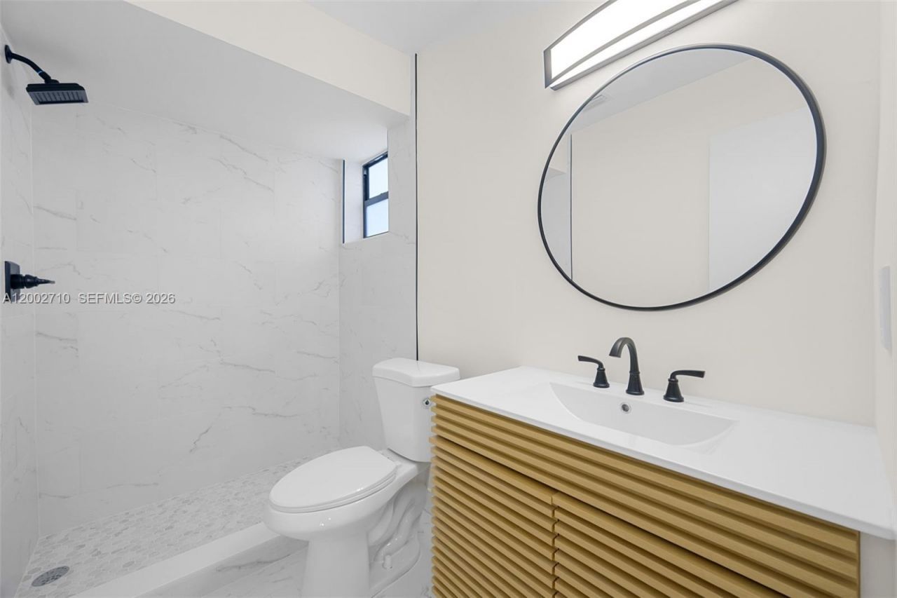 7996 Crespi Blvd, Miami Beach, FL 33141 Photo