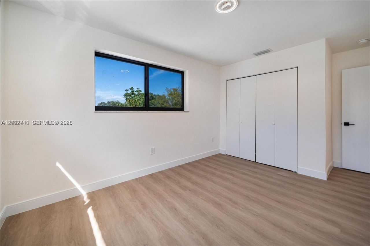 7996 Crespi Blvd, Miami Beach, FL 33141 Photo