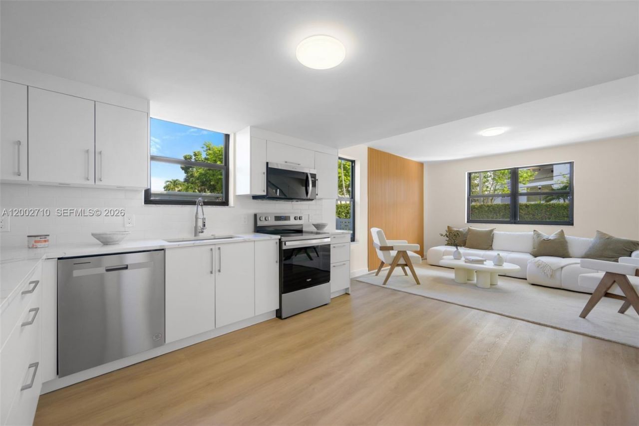 7996 Crespi Blvd, Miami Beach, FL 33141 Photo