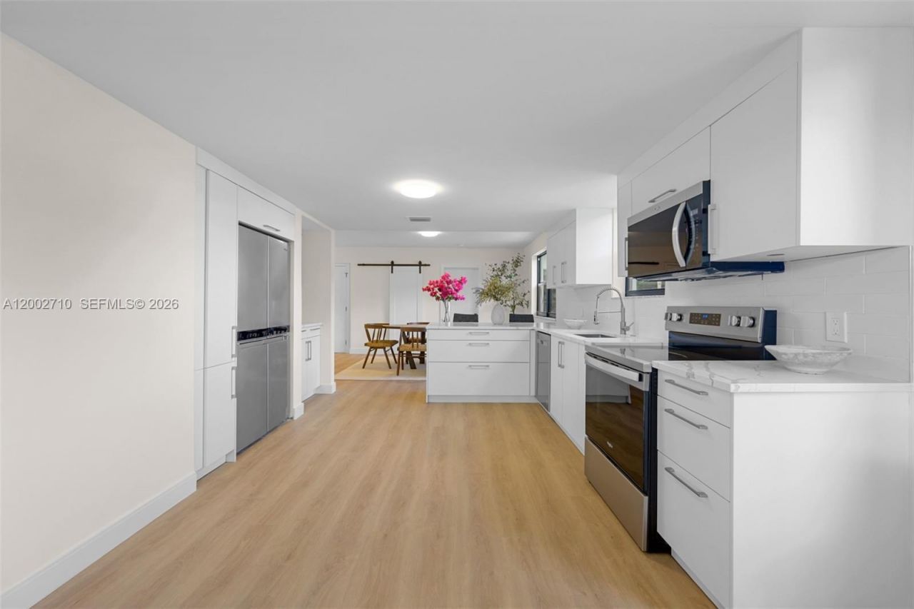 7996 Crespi Blvd, Miami Beach, FL 33141 Photo