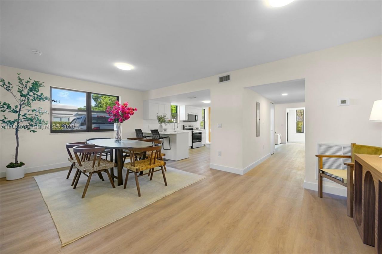 7996 Crespi Blvd, Miami Beach, FL 33141 Photo
