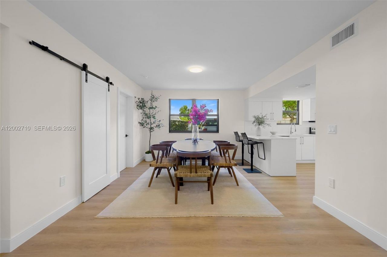 7996 Crespi Blvd, Miami Beach, FL 33141 Photo