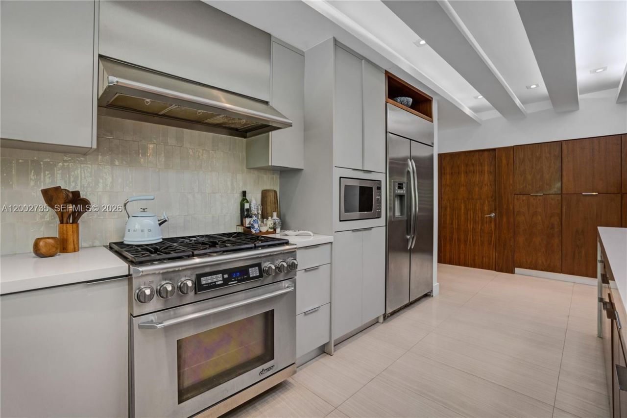 2140 NE 190th Ter, Miami, FL 33179 Photo