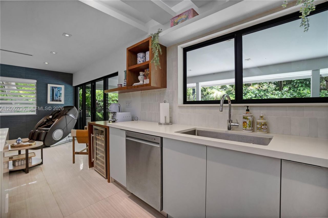 2140 NE 190th Ter, Miami, FL 33179 Photo