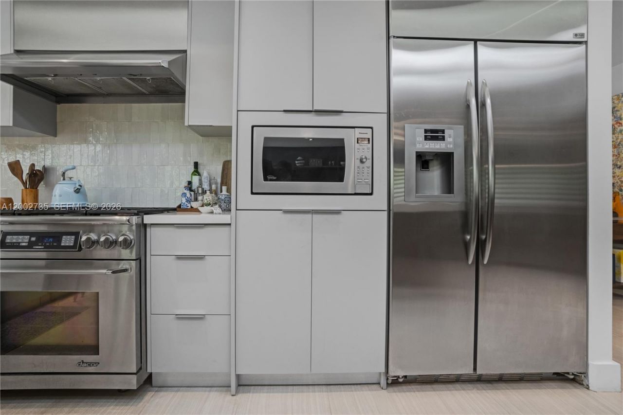 2140 NE 190th Ter, Miami, FL 33179 Photo