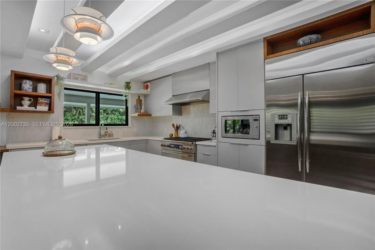 2140 NE 190th Ter, Miami, FL 33179 Photo