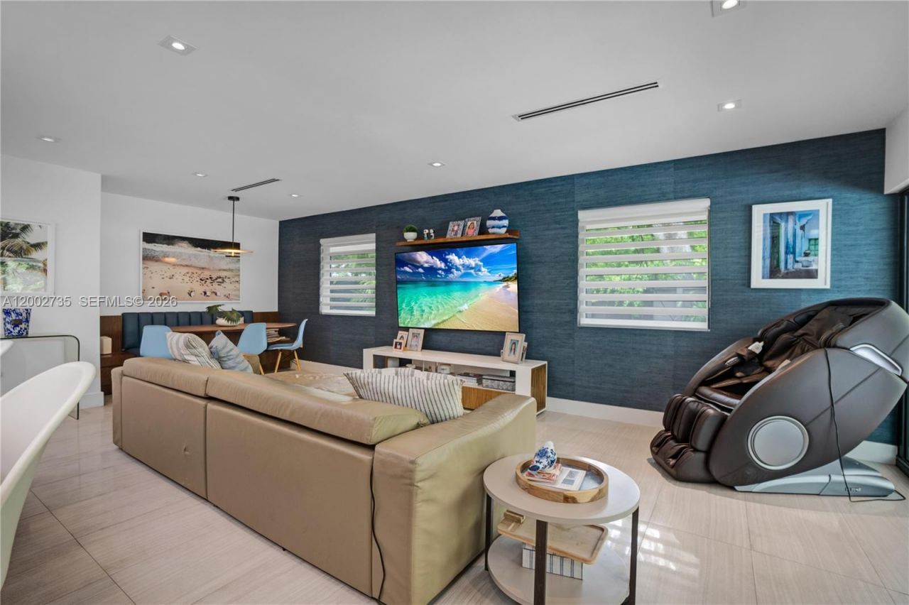 2140 NE 190th Ter, Miami, FL 33179 Photo