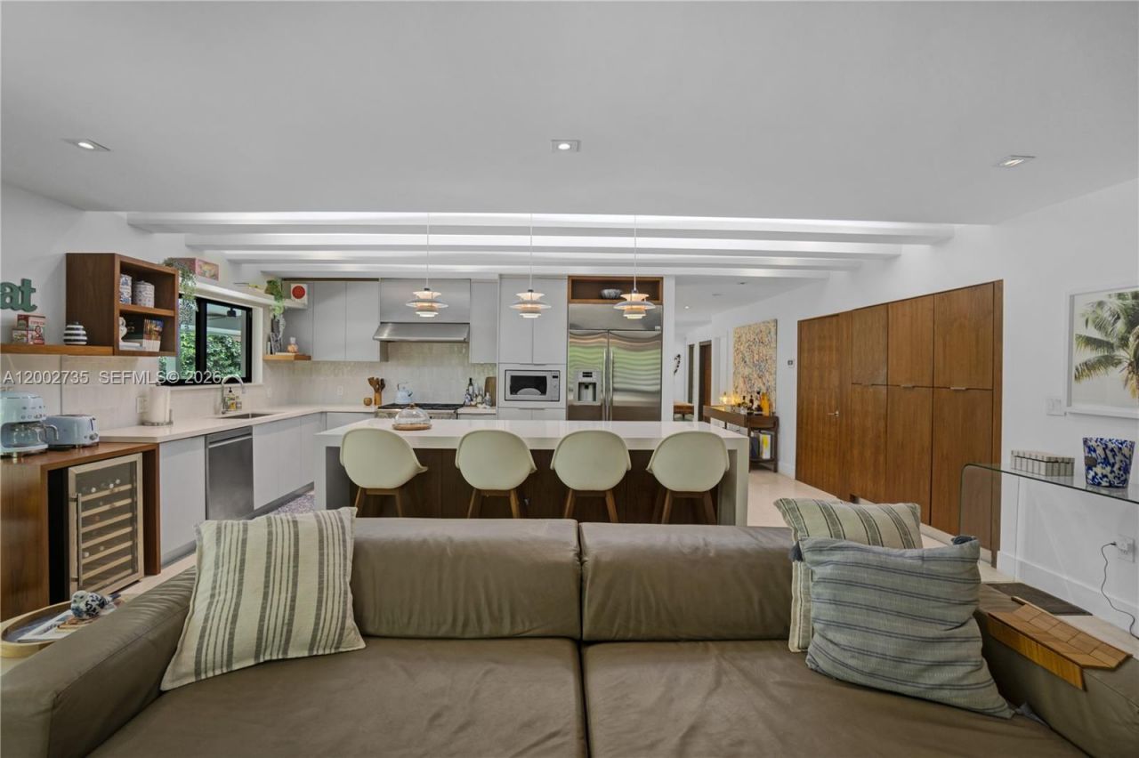 2140 NE 190th Ter, Miami, FL 33179 Photo