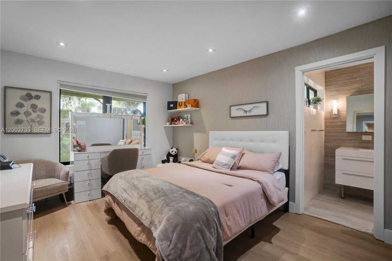 2140 NE 190th Ter, Miami, FL 33179 Photo