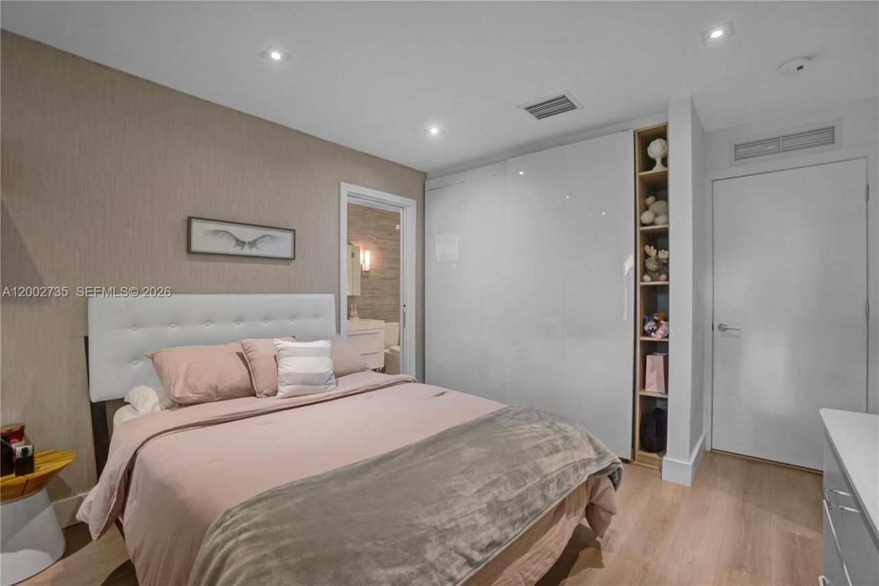 2140 NE 190th Ter, Miami, FL 33179 Photo