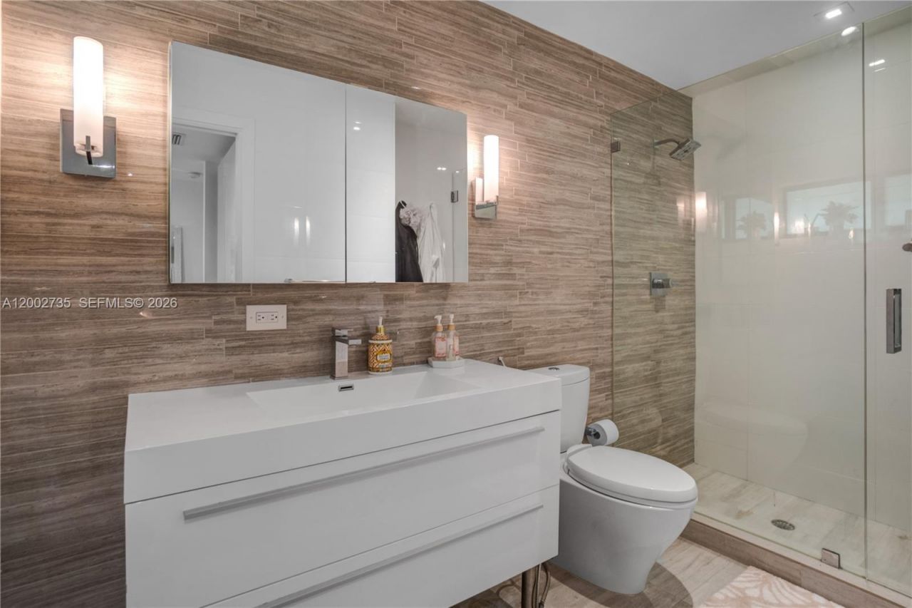 2140 NE 190th Ter, Miami, FL 33179 Photo