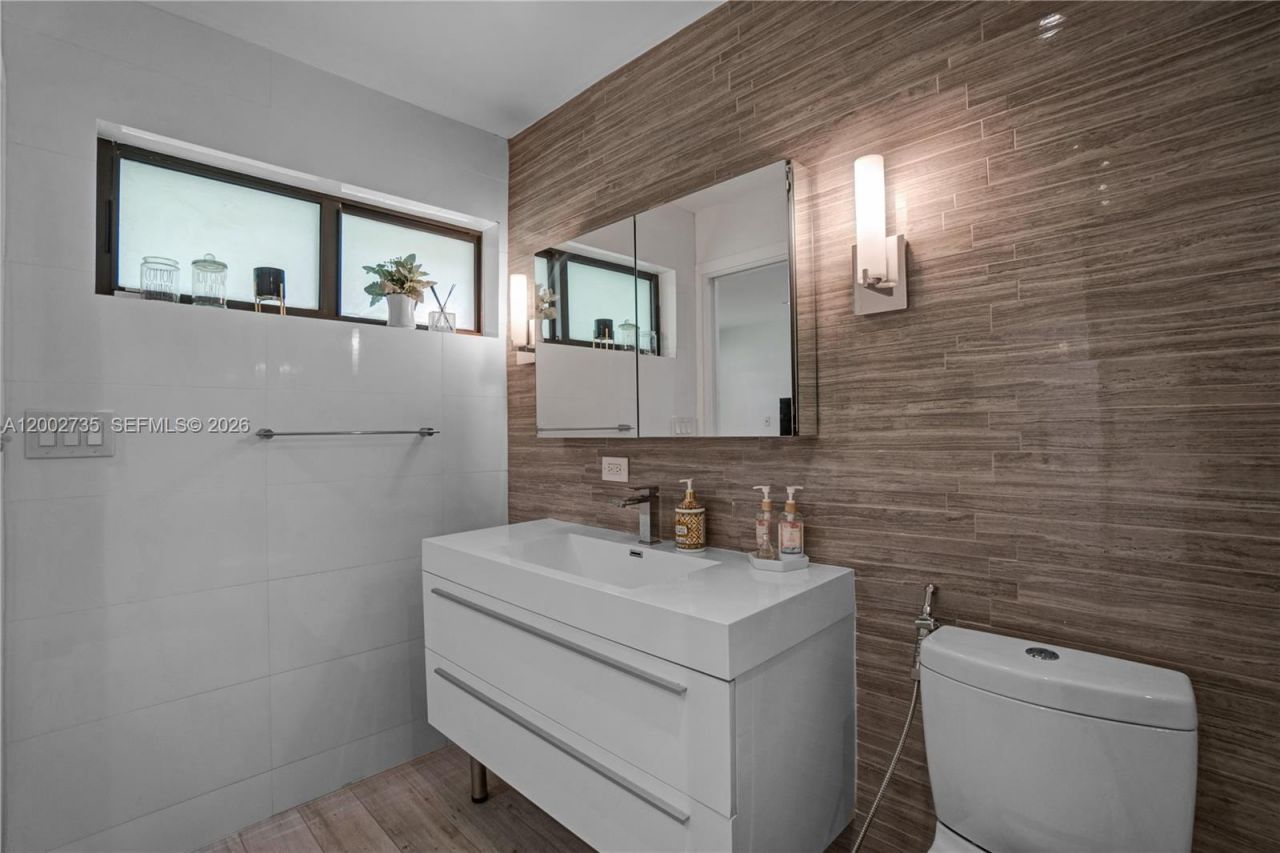 2140 NE 190th Ter, Miami, FL 33179 Photo