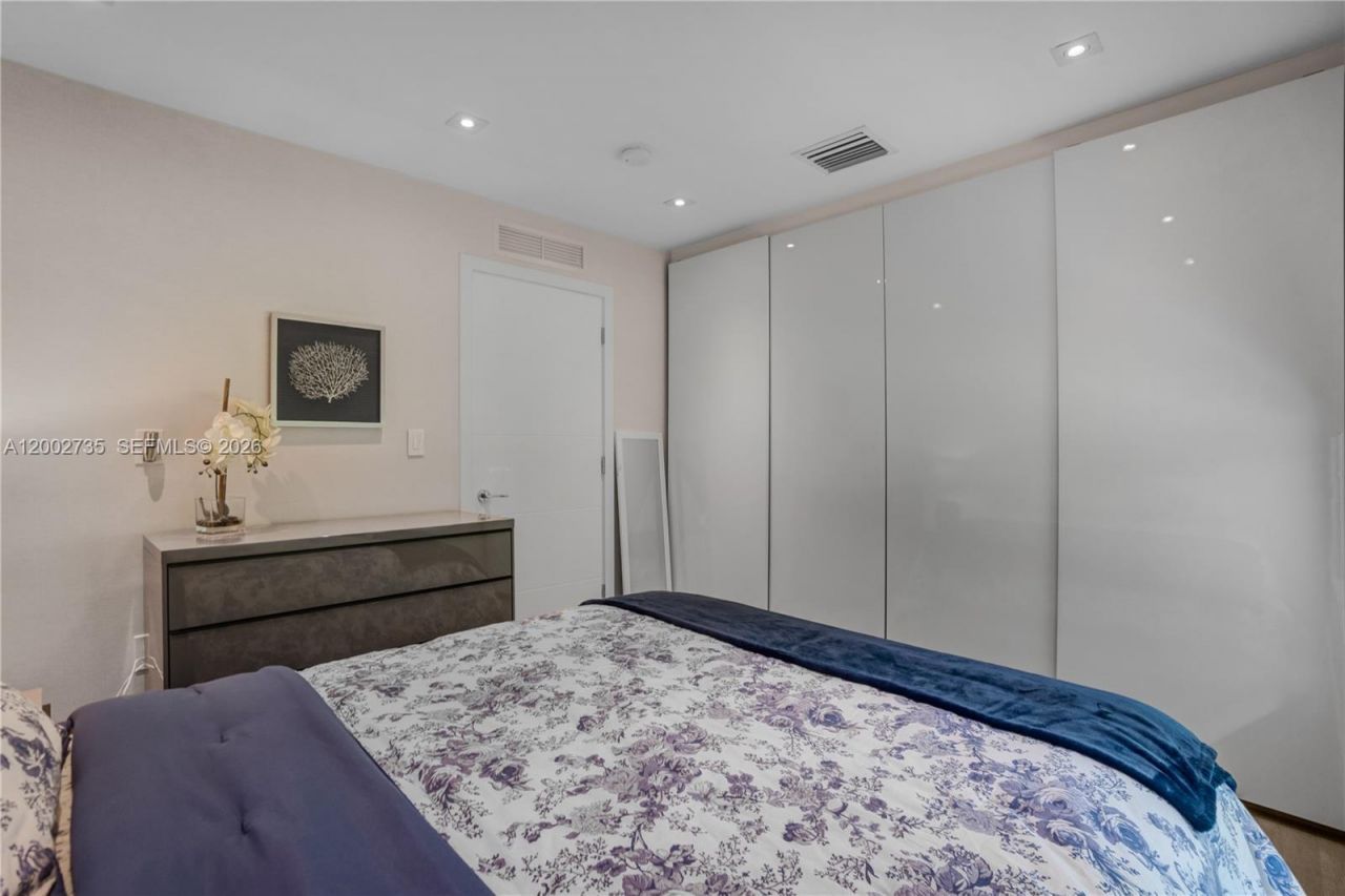 2140 NE 190th Ter, Miami, FL 33179 Photo