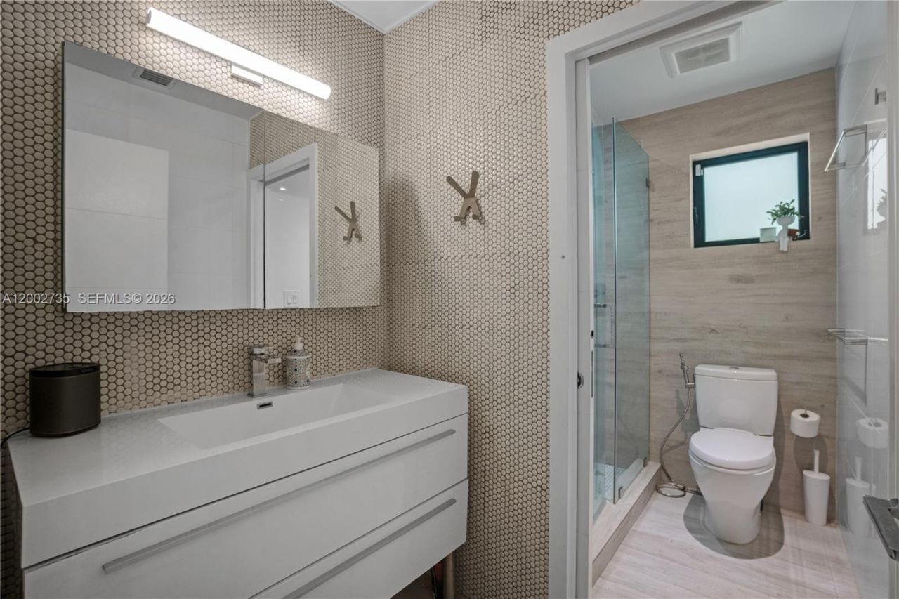 2140 NE 190th Ter, Miami, FL 33179 Photo